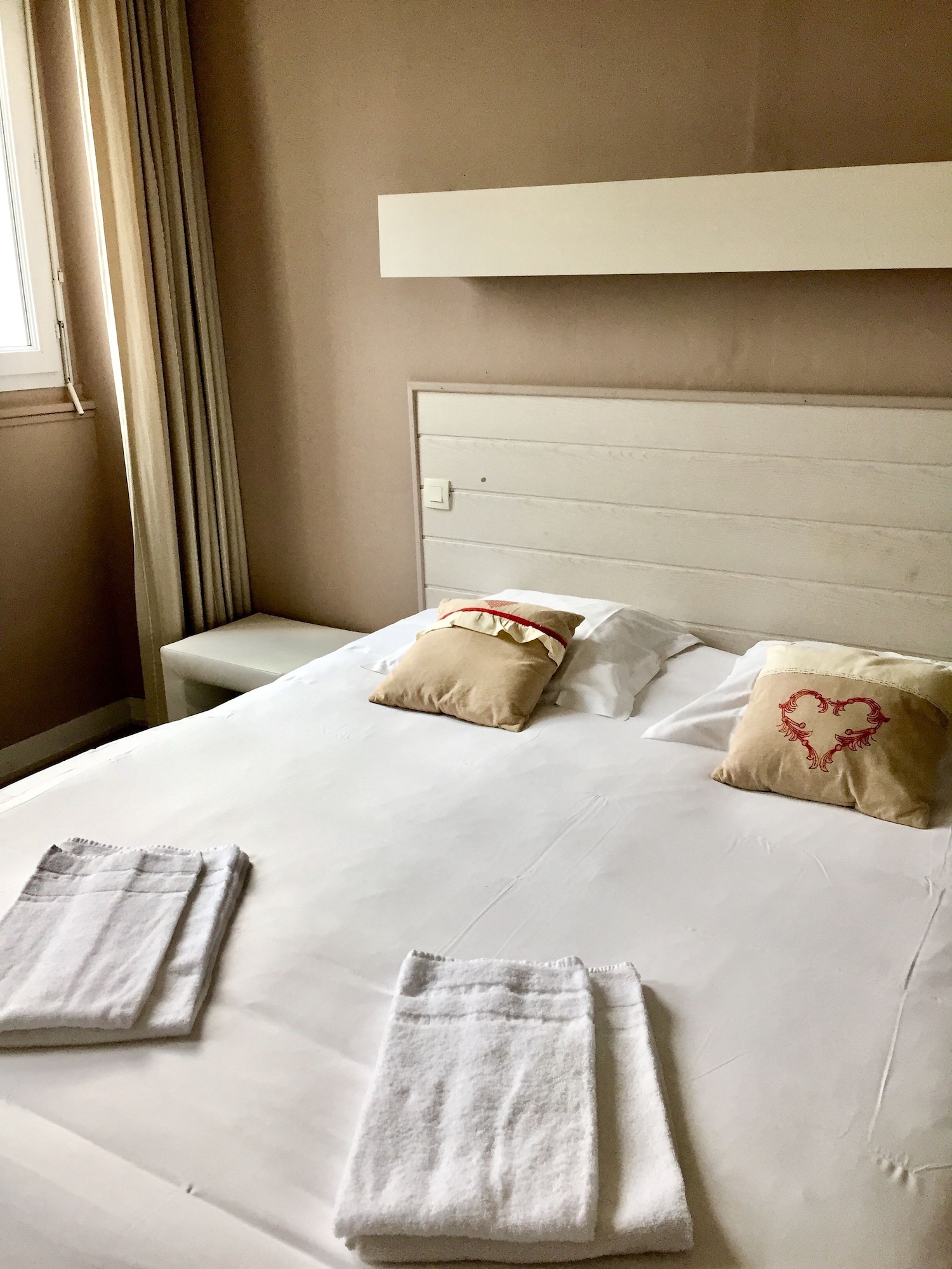 Room, Double Bed