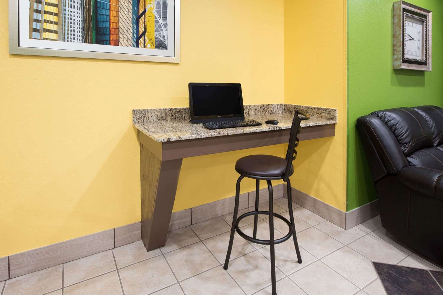 Microtel Inn And Suites By Wyndham Rogers 5/9