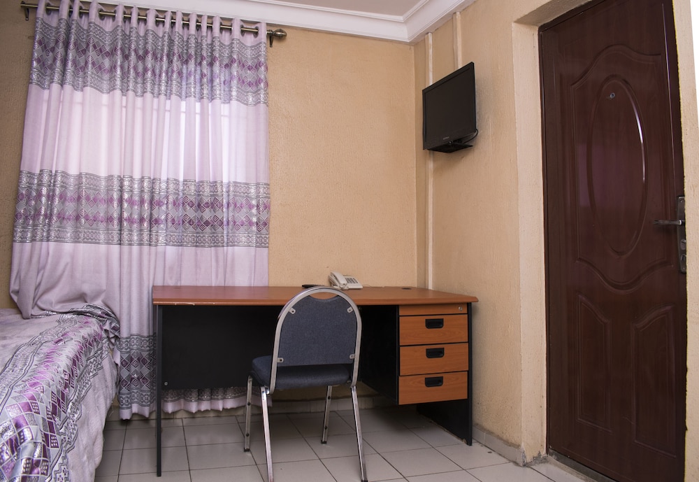 Maxton Suites Magodo 25/27
