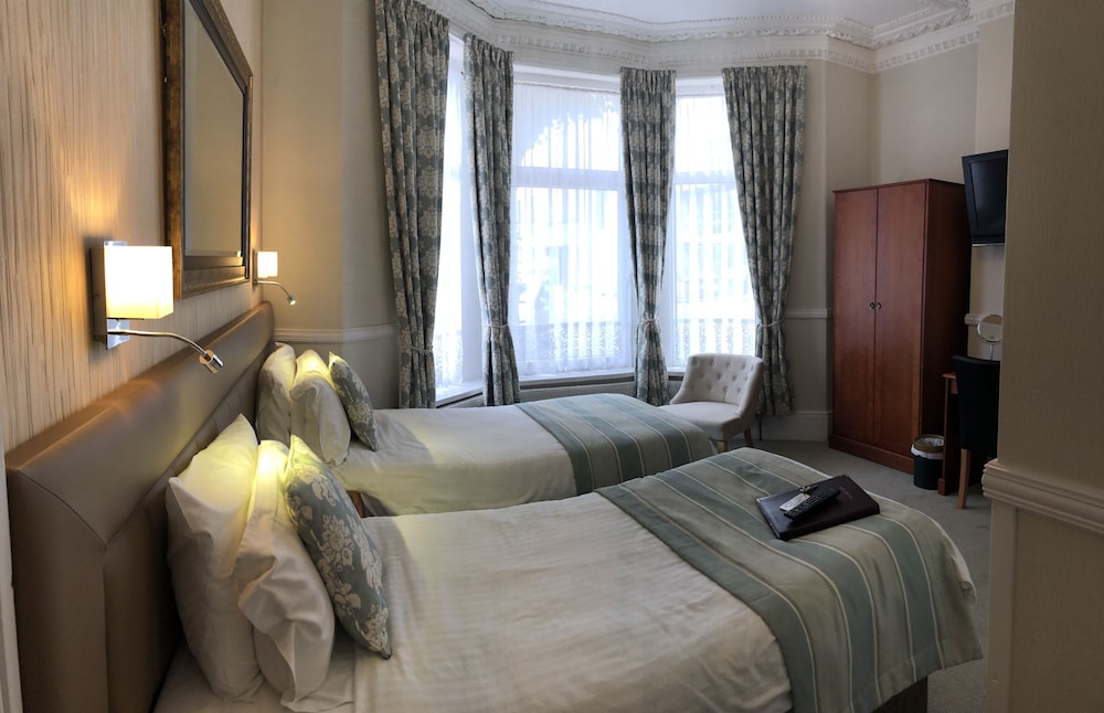 Edgcumbe Guest House 18/32
