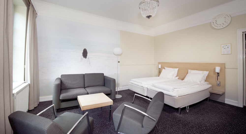 Home Hotel Savoy 30/81