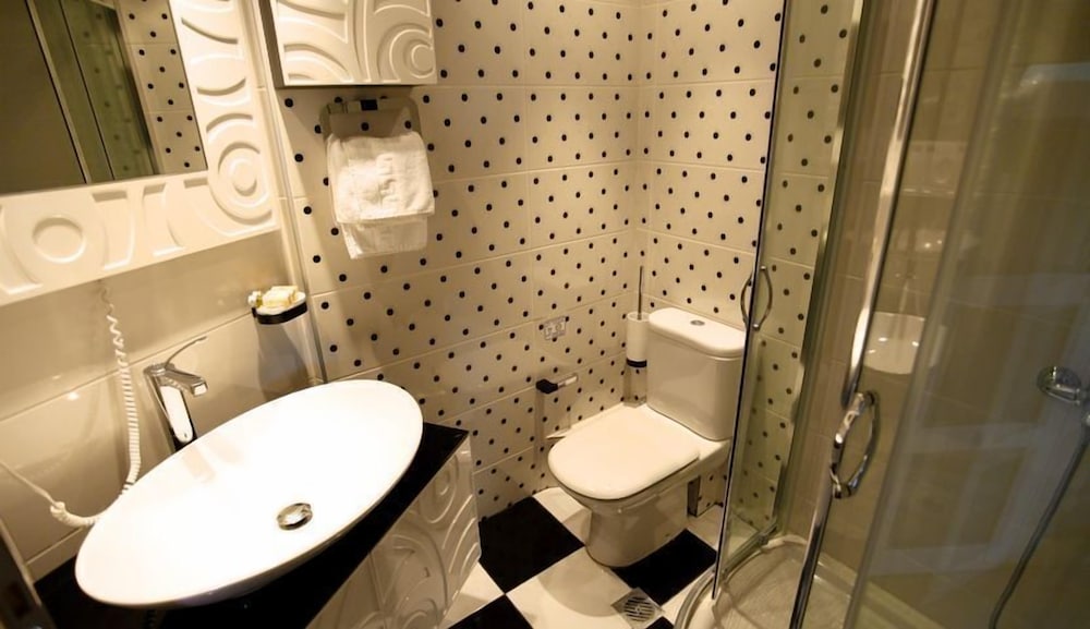 Odeon Hotel 48/50