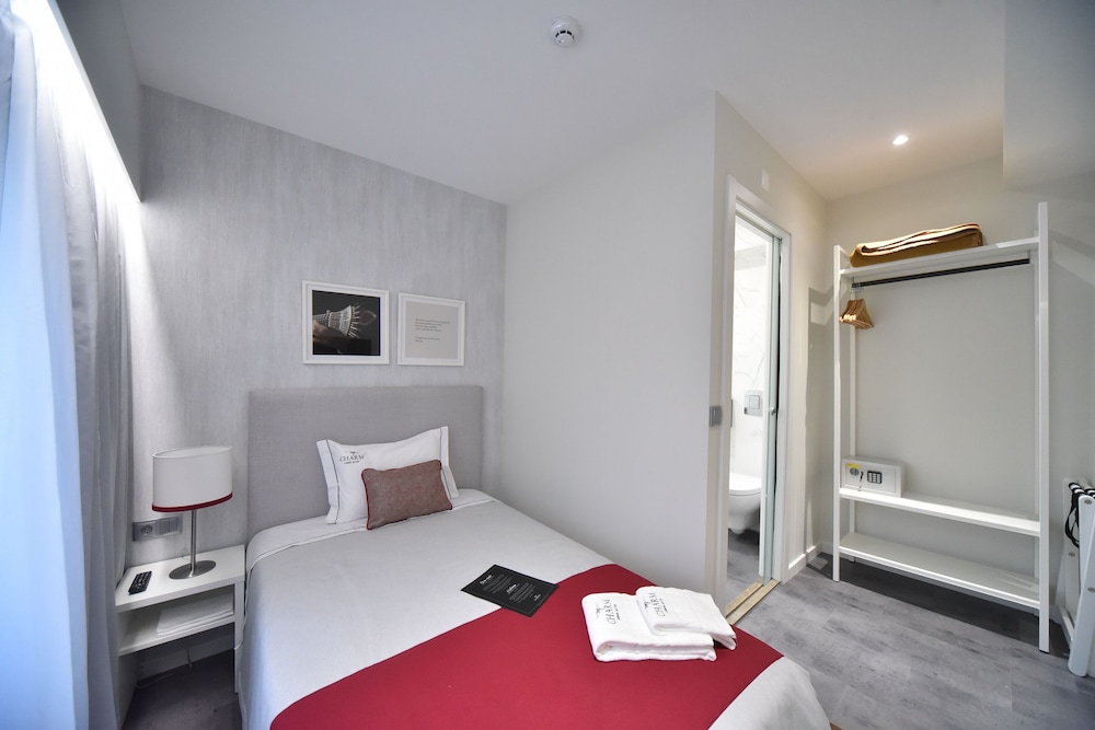 ROOM, SINGLE