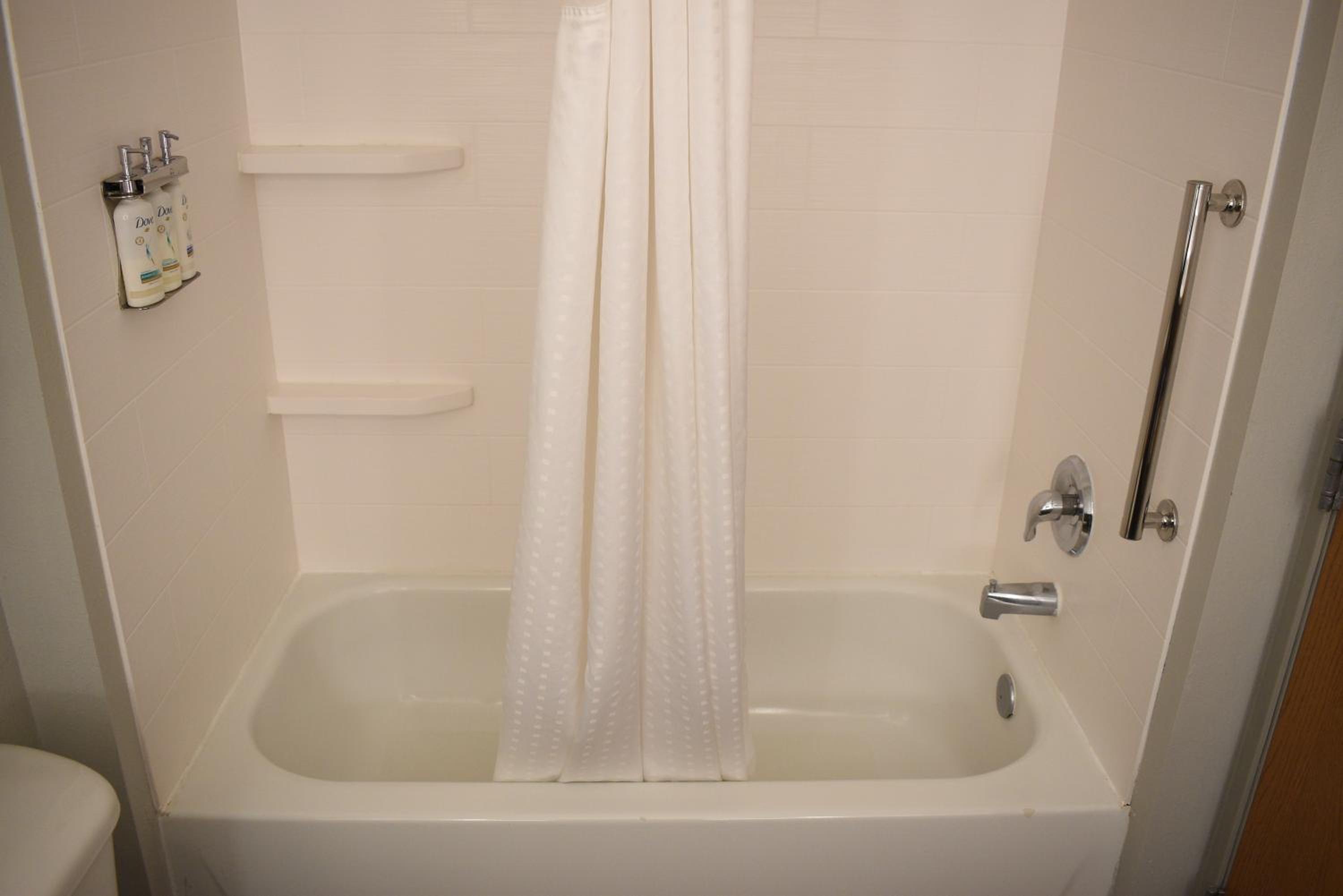 جناح بسرير كينج بغرفتي نوم، Holiday Inn Express and Suites Lincoln South 7/10