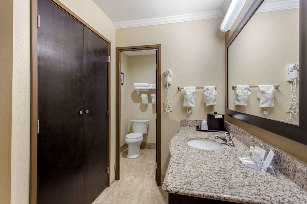 Comfort Inn Asheville East-Blue Ridge Pkwy Access 23/39