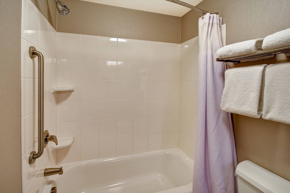 Springhill Suites by Marriott Louisville Airport 8/48
