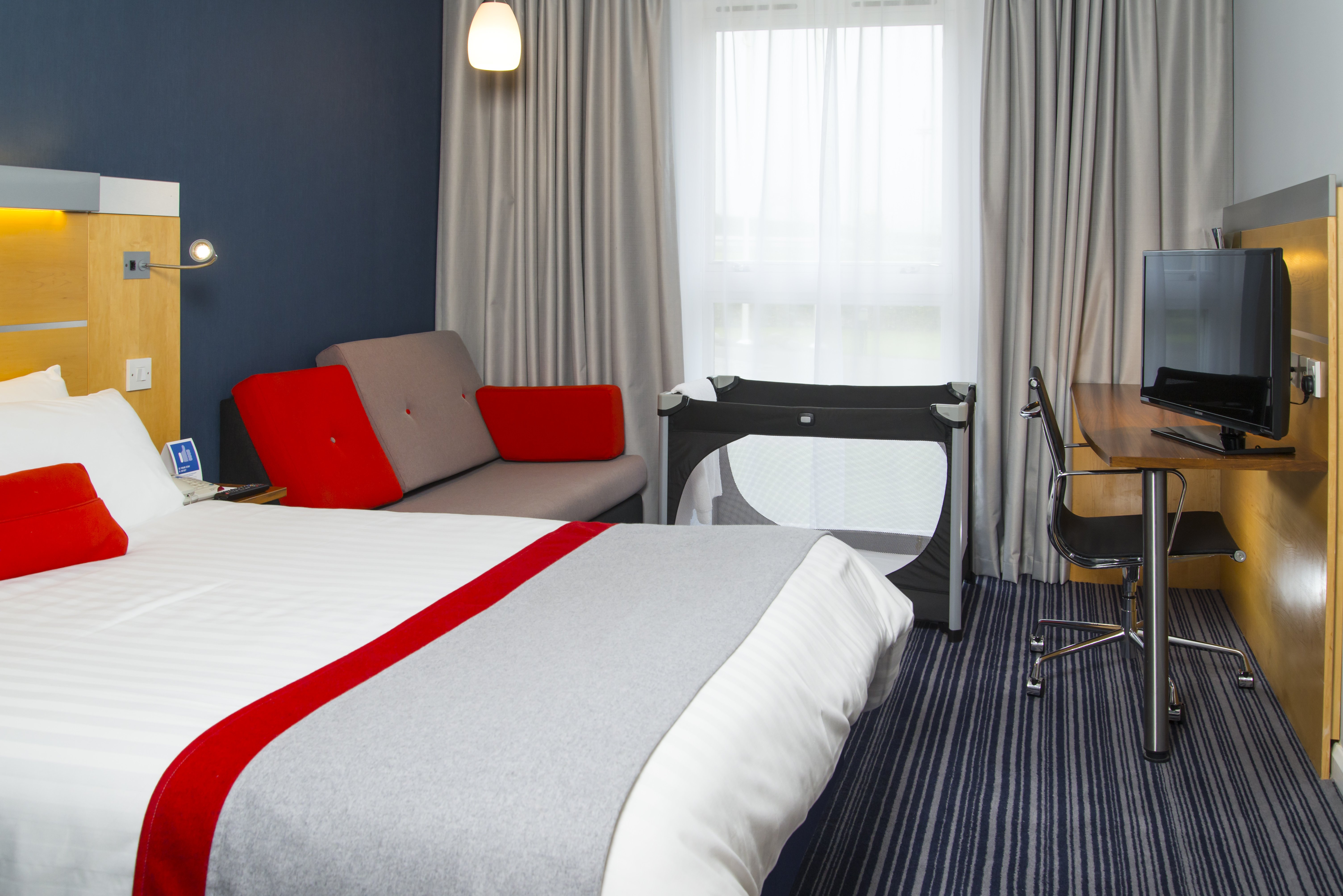 Holiday Inn Express London Epsom Downs 31/69