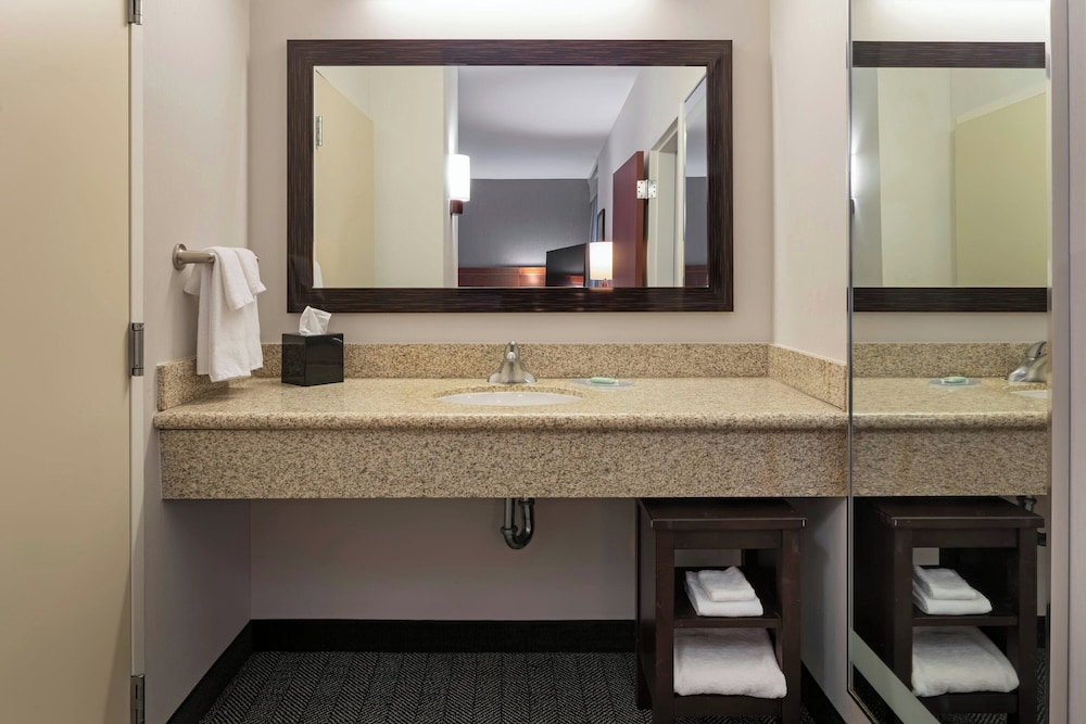 1 Bedroom, Superior, Suite, Courtyard Long Beach Airport 2/2