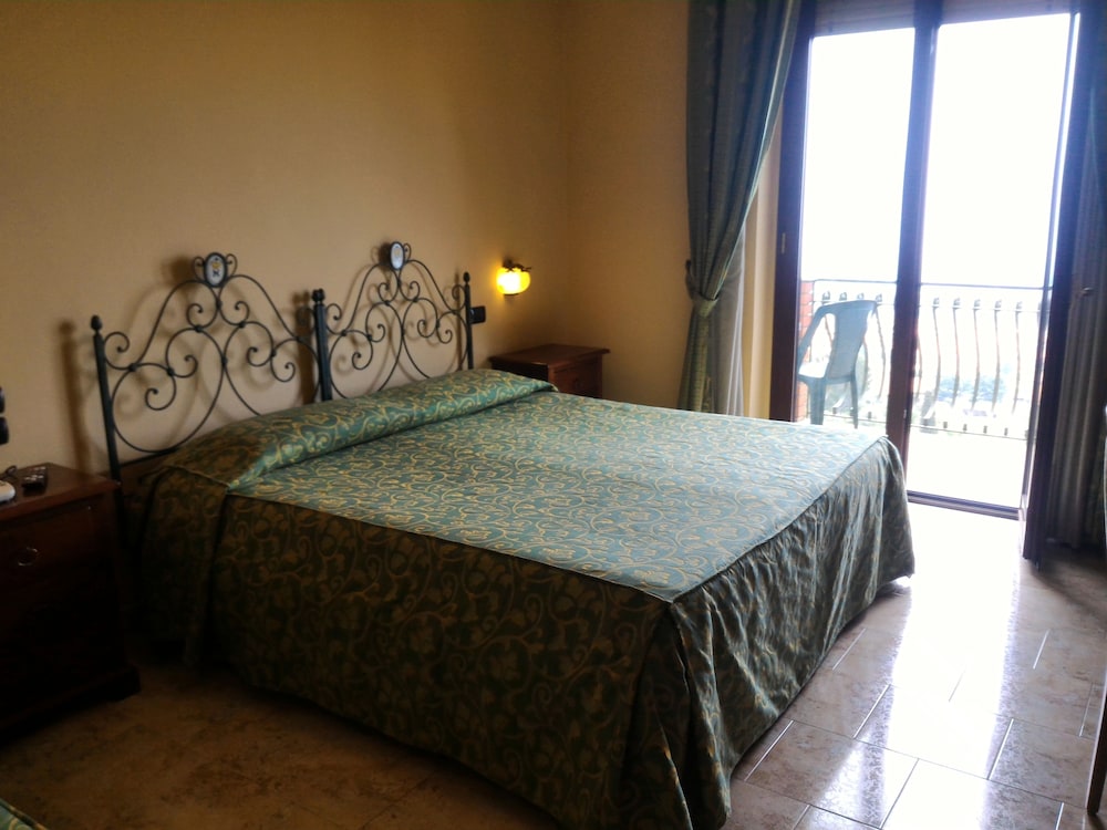 Hotel Primavera Dell'etna 15/47