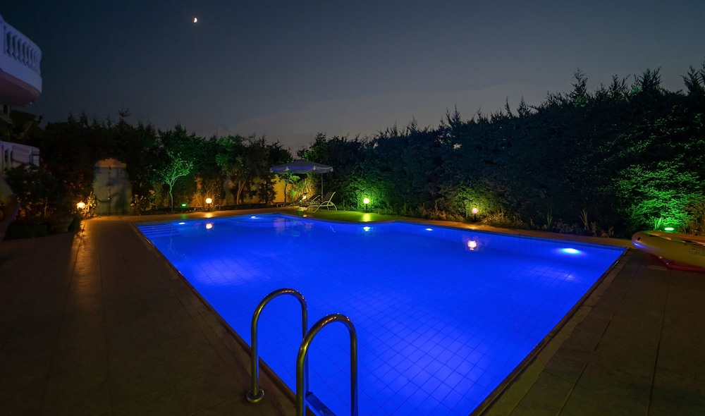 GOLDEN ROSE SUITES 31/62