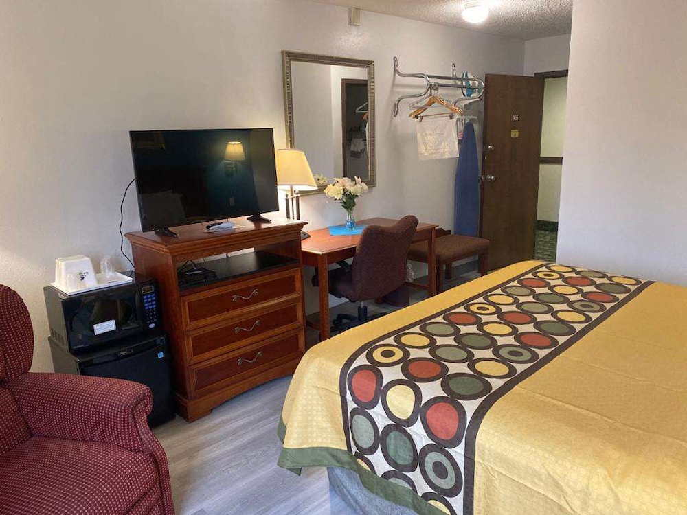 Americas Best Value Inn West Frankfort 10/30