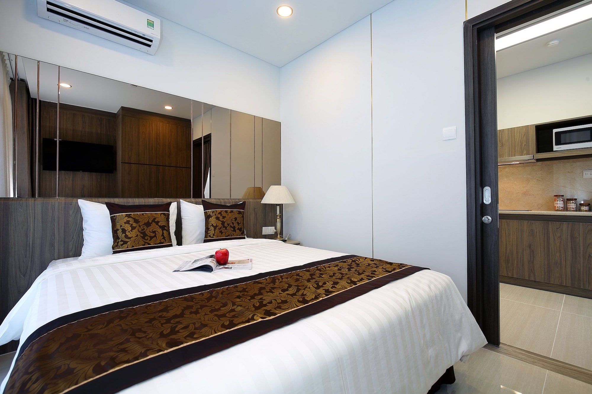 SUPERIOR, FAMILY, SUITE, BALCONY