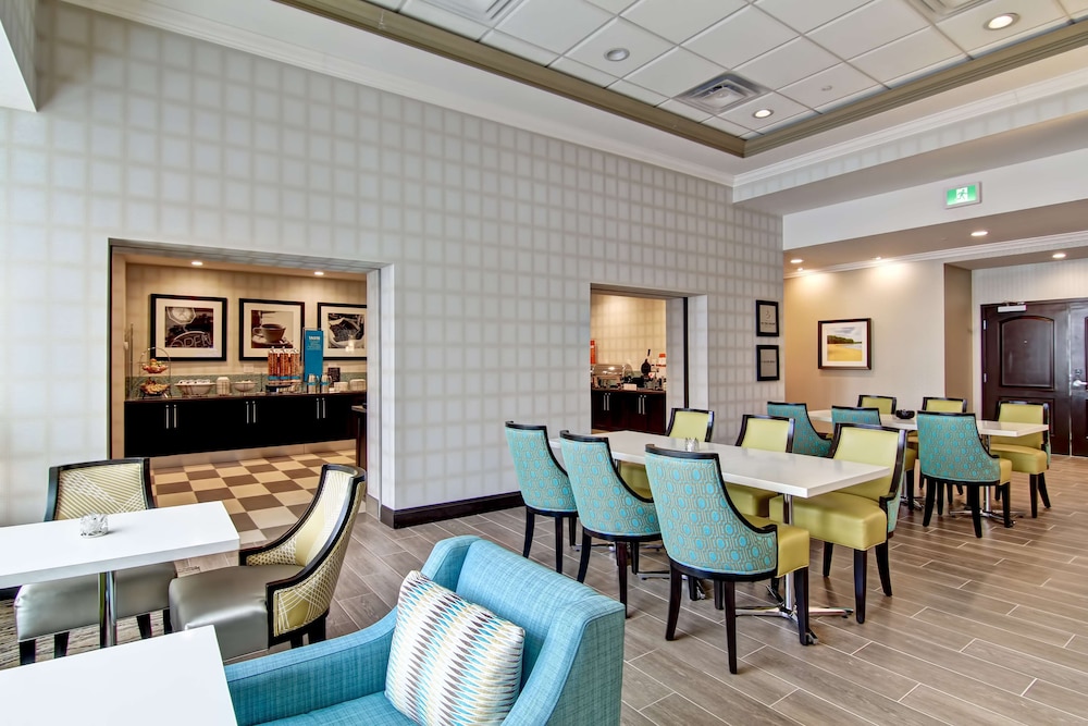 Hampton Inn and Suites by Hilton Saskatoon Airport 30/39