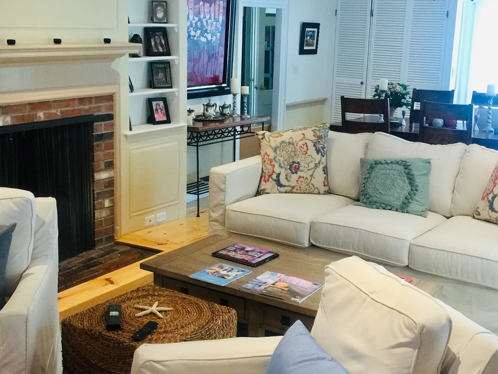 Sesuit Harbor House 24/50