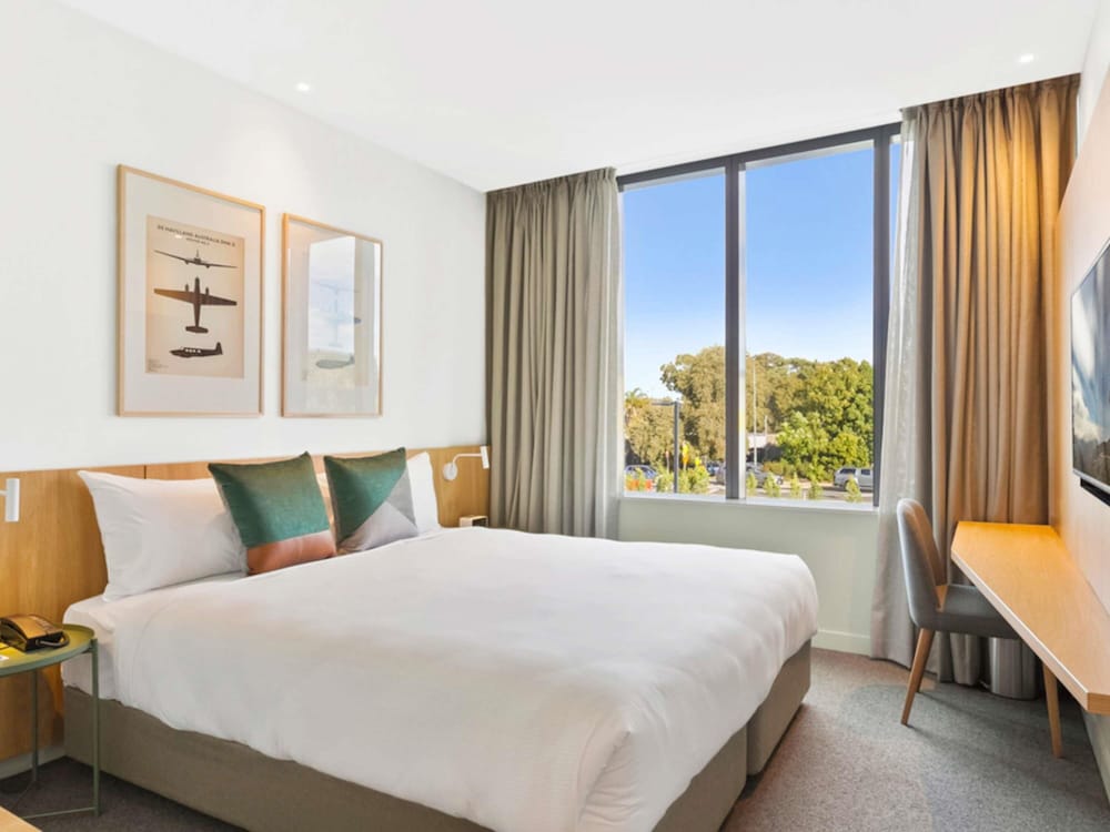 STUDIO, KING BED