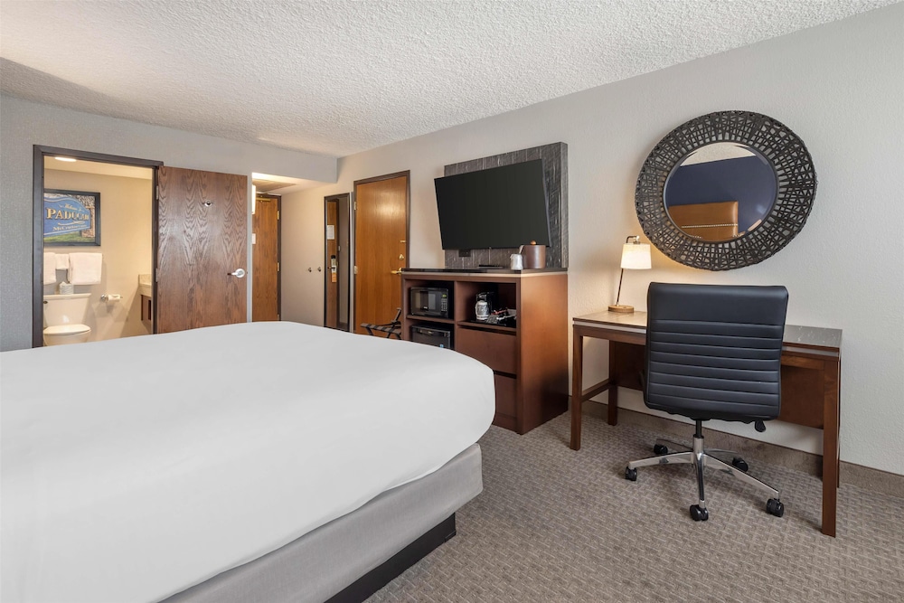 Drury Inn and Suites Paducah 15/50