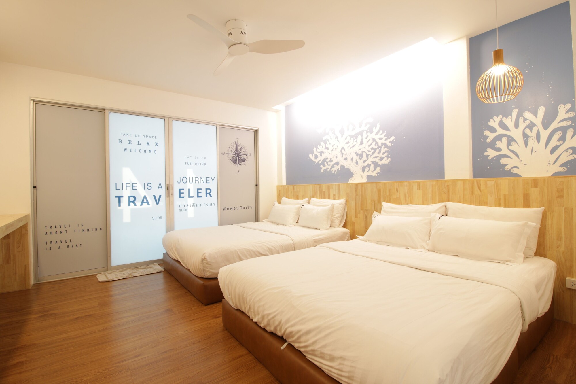 ROOM, QUADRUPLE