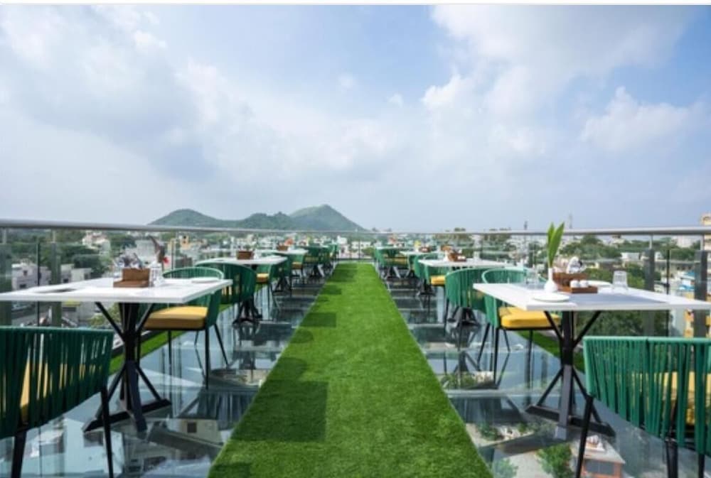 The Belita Hotel & Spa 40/47