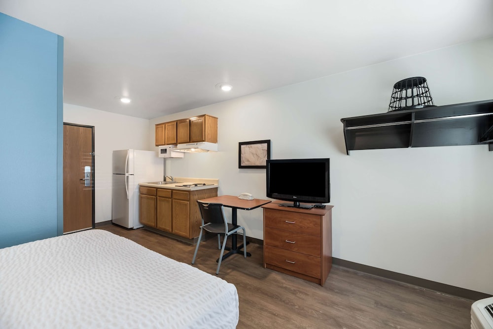 Extended Stay America Select Suites - Orlando - East 15/42