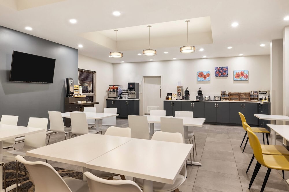 Microtel Inn & Suites by Wyndham Mont Tremblant 40/50