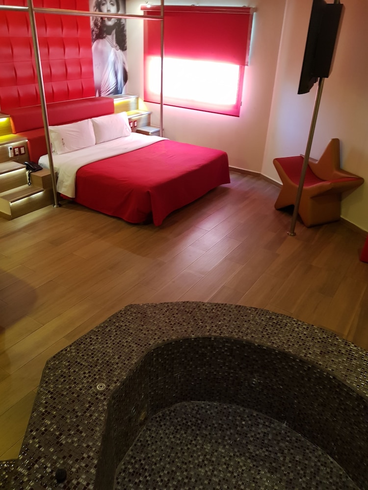 Hotel Hollywood 8/38