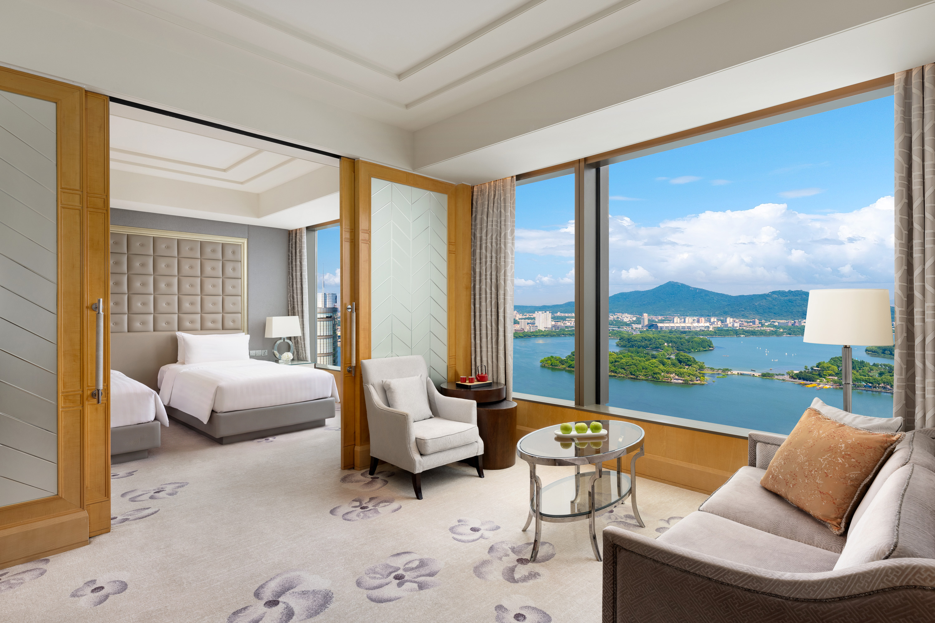 Grand, Horizon, Premier, Twin Beds, Lake View