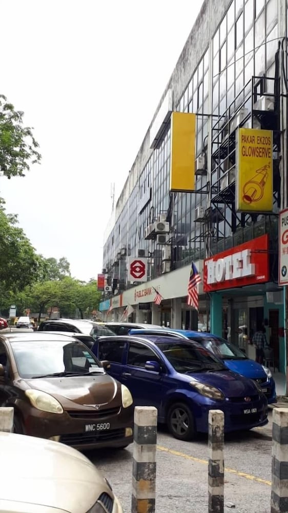 Ark Taman Melawati Hotel 27/32