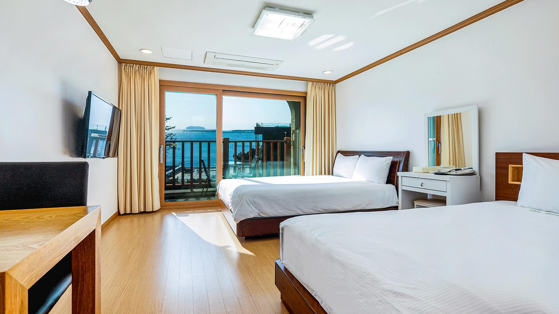 Sky, Deluxe, Twin Beds