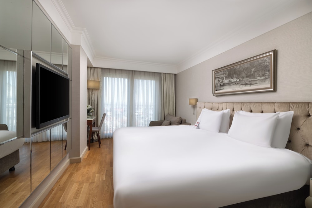 SUPERIOR, DOUBLE OR TWIN BED, CITY VIEW