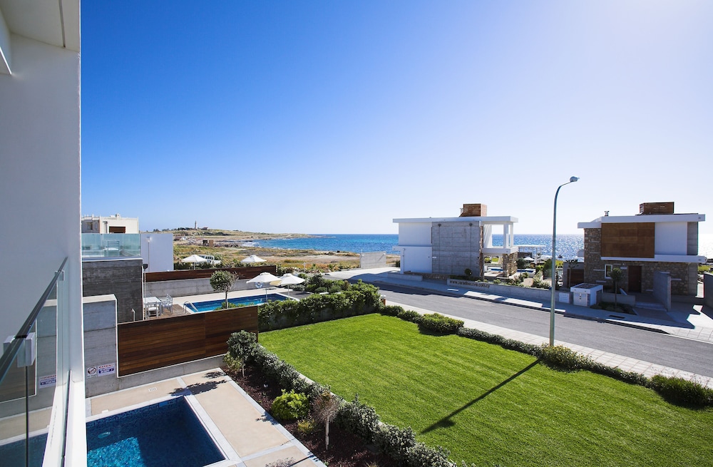 Paradise Cove Luxurious Beach Villas 39/50