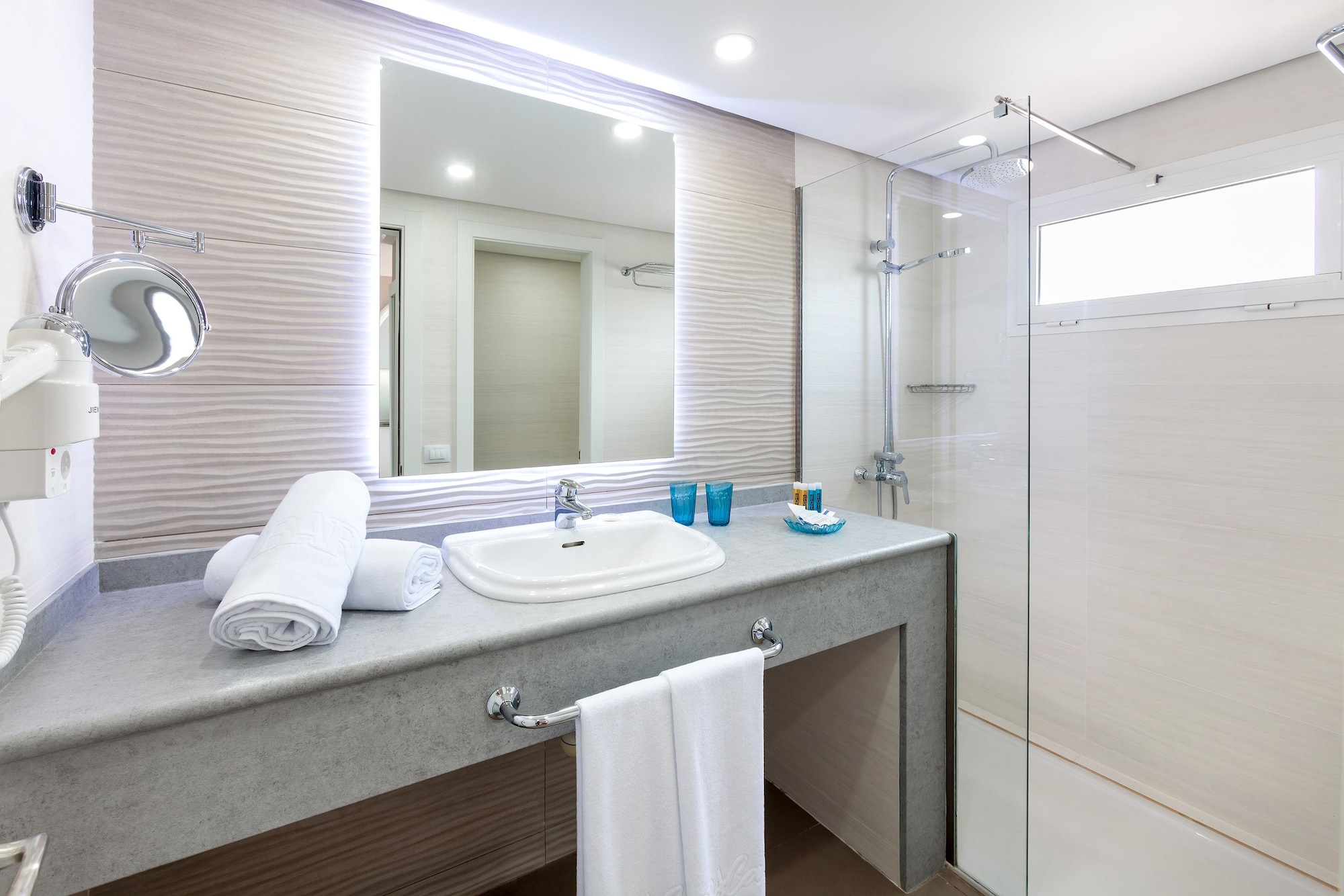Xtra, Twin Beds، Sol Barbacan Apartments 5/10
