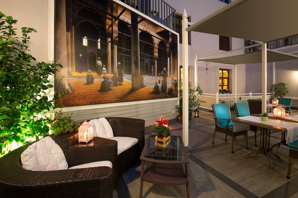 LALAHAN HOTEL 46/61