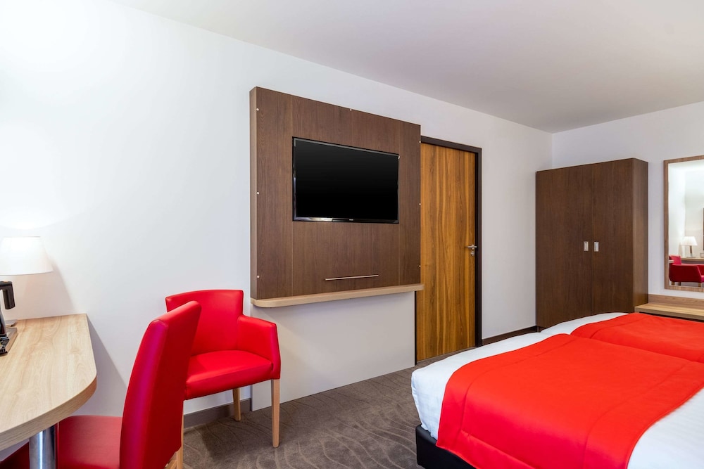 Brit Hotel Figeac 18/52