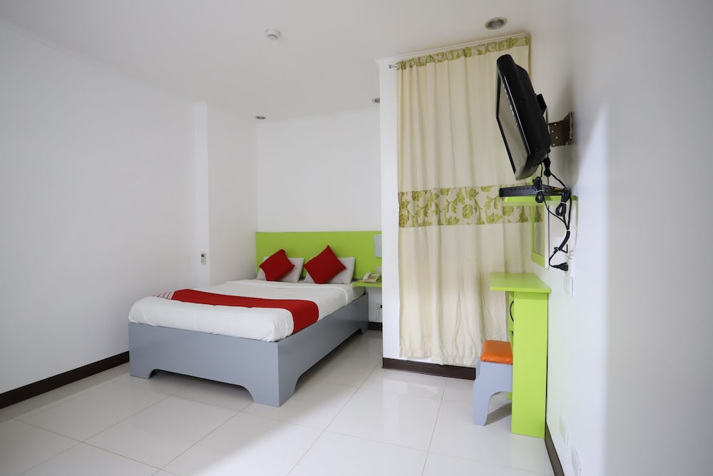 OYO 210 Apple Tree Suites 22/37