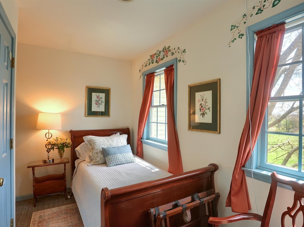 Suite, 1 King and 1 Single Beds