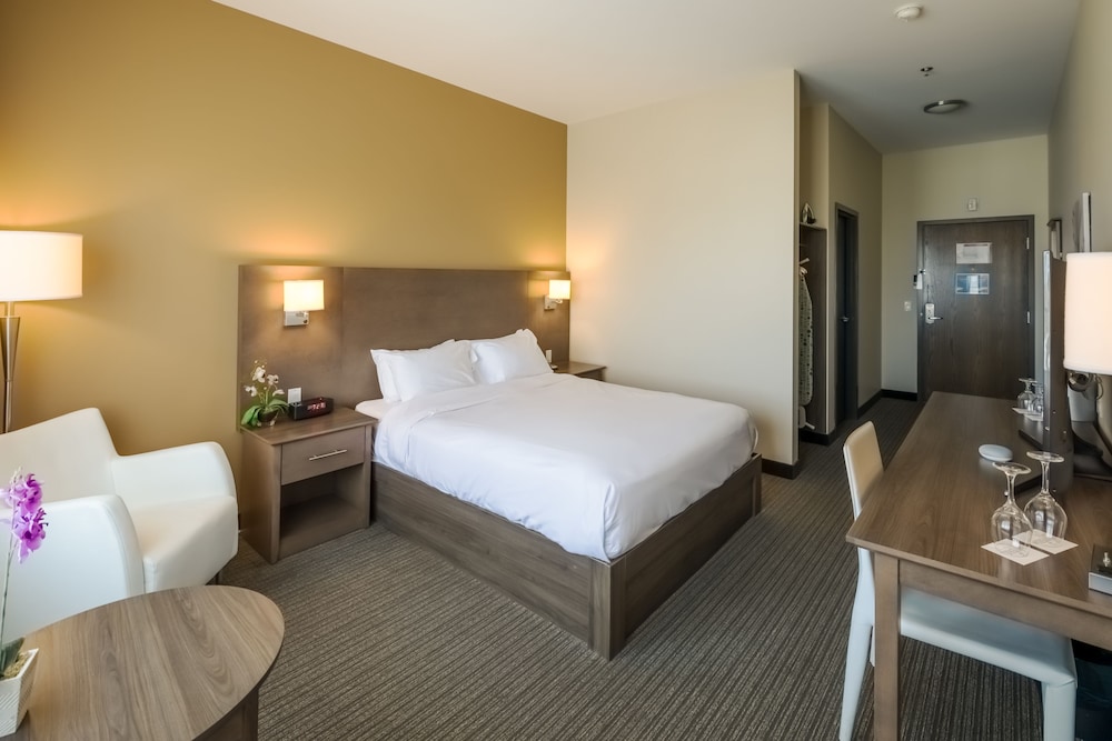 IMPERIA HOTEL & SUITES TERREBONNE 18/60