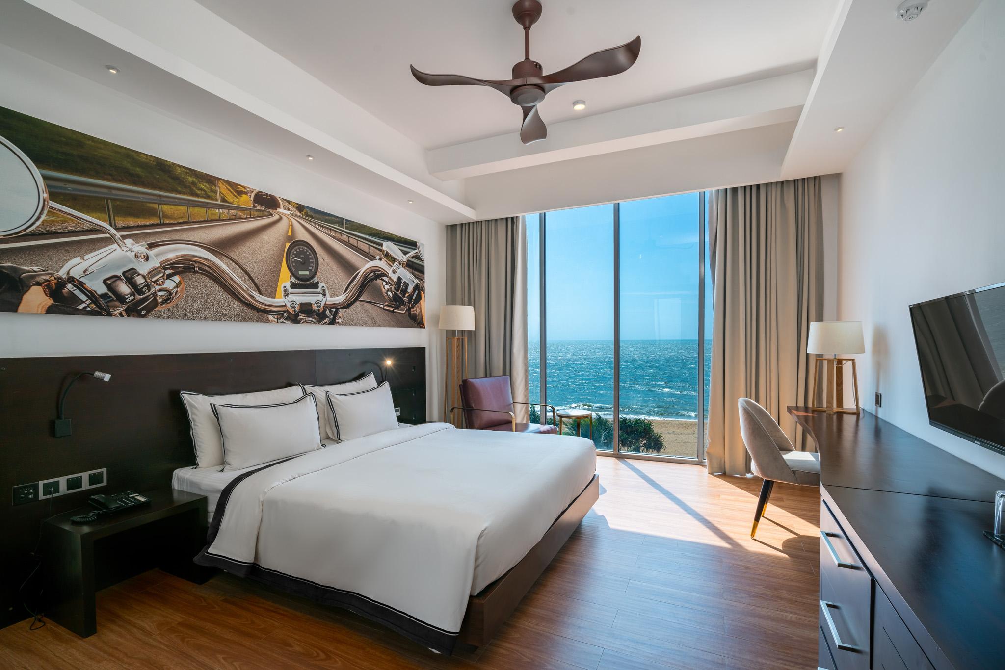 Super, Deluxe, King Bed, Sea View, No Balcony