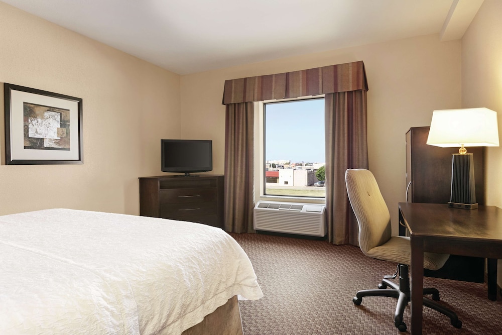 Hampton Inn and Suites Enid 17/50