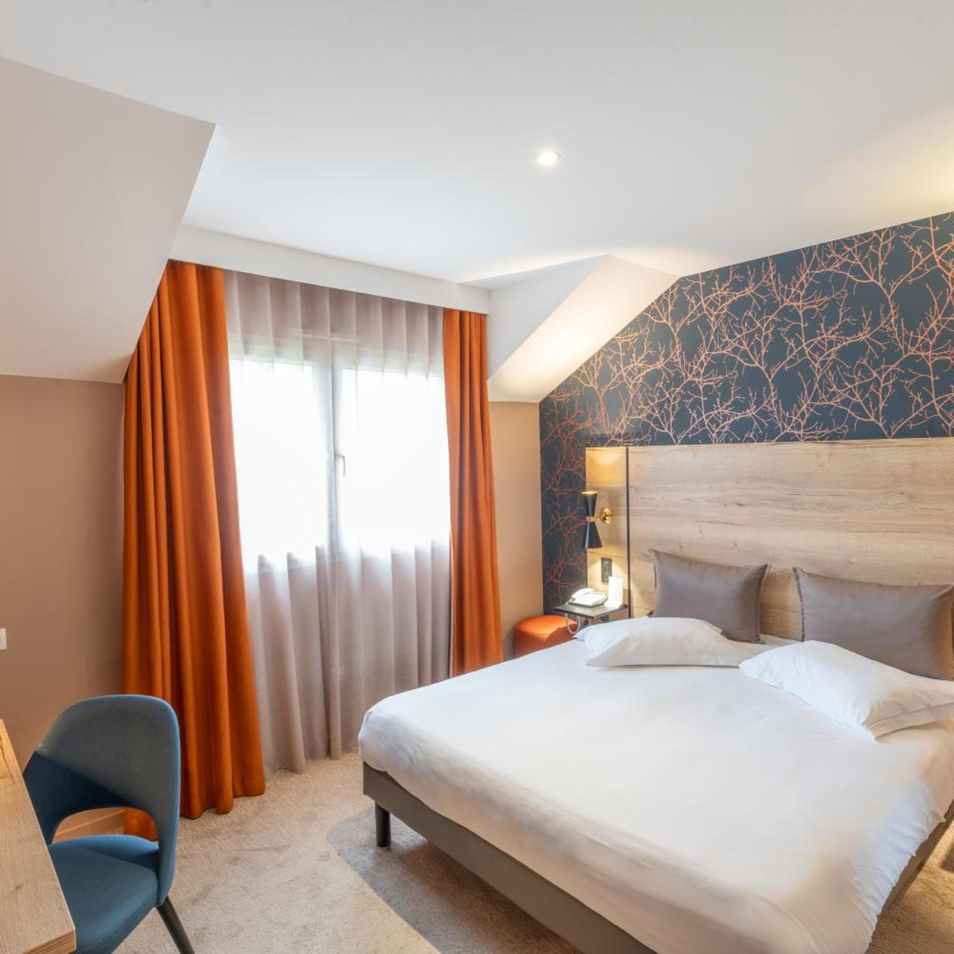 غرفة قياسية بسرير مزدوج