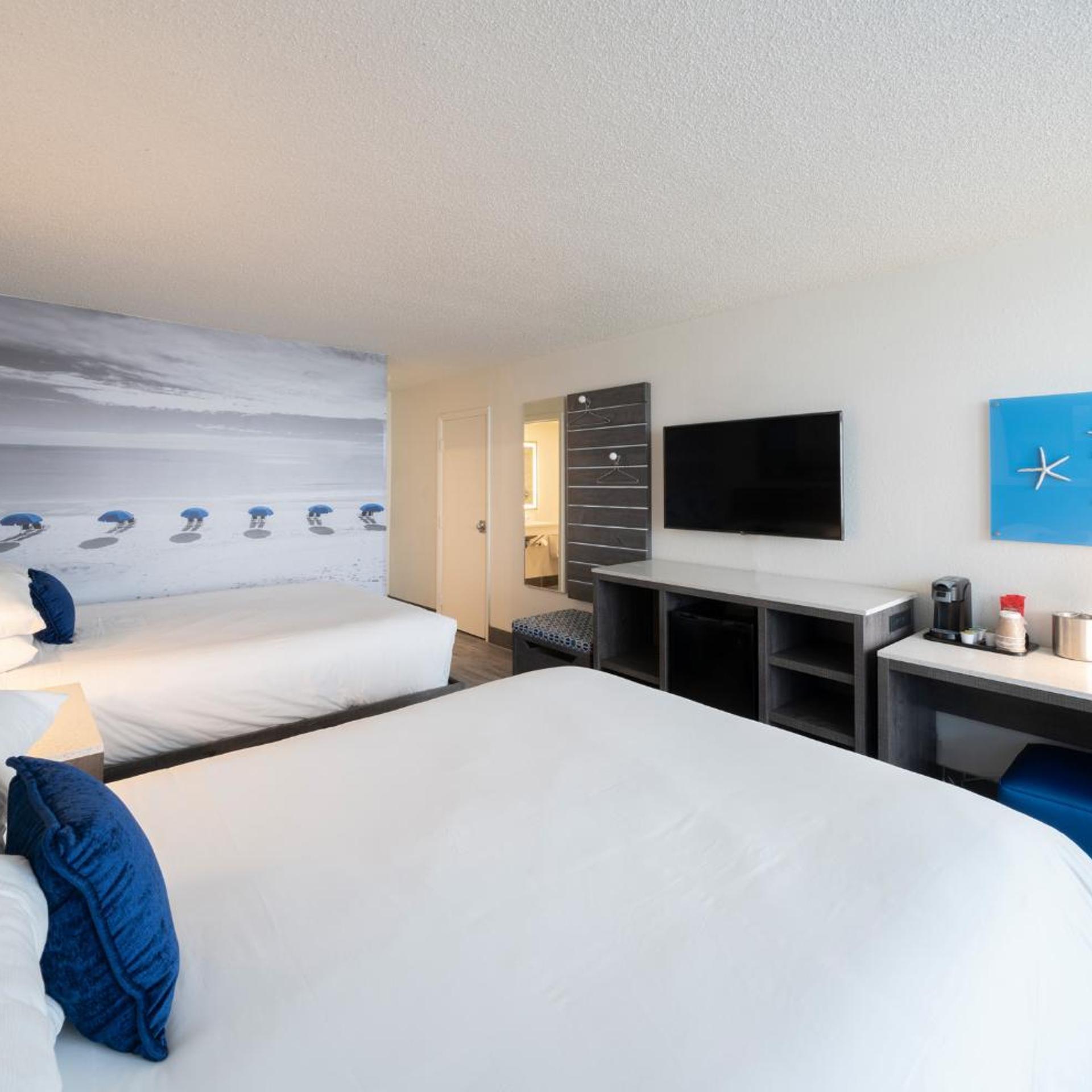 Room, 2 Queen Beds, Pool Deck