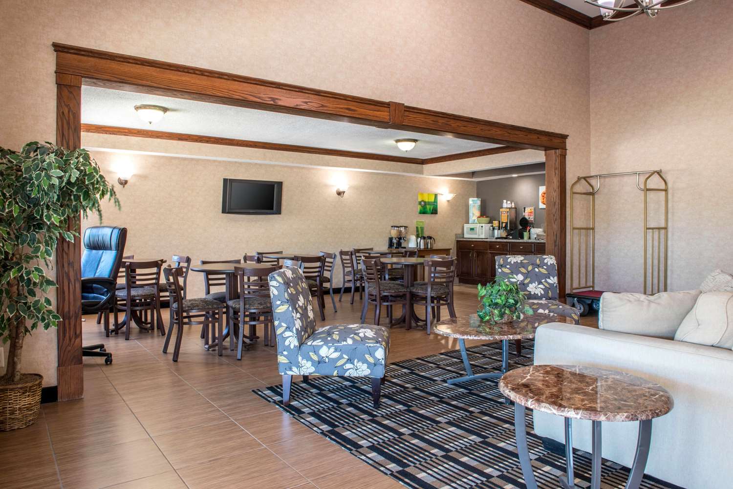 Quality Inn Meadville, PA 21/27
