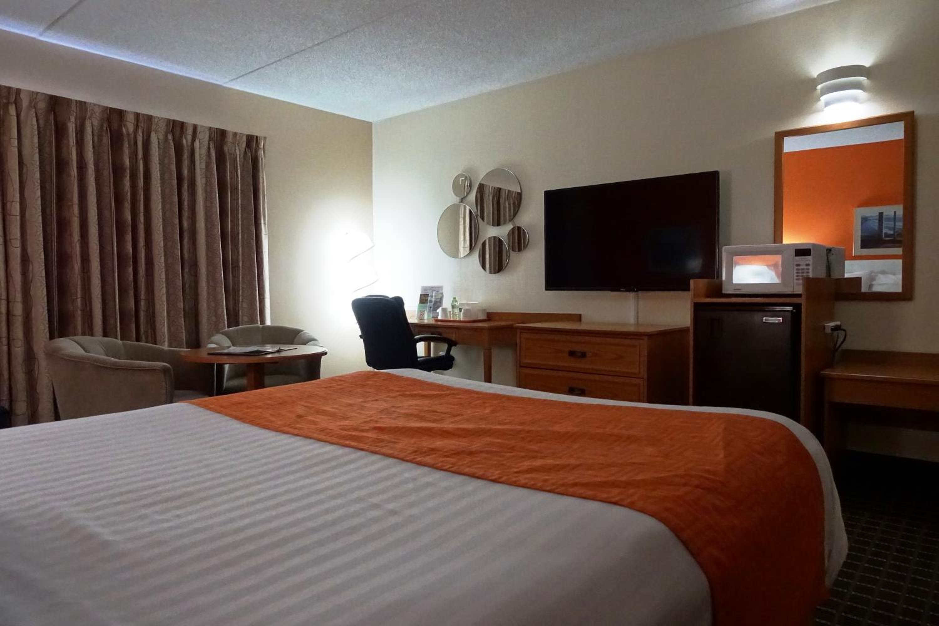 Howard Johnson by Wyndham Tillsonburg 16/28