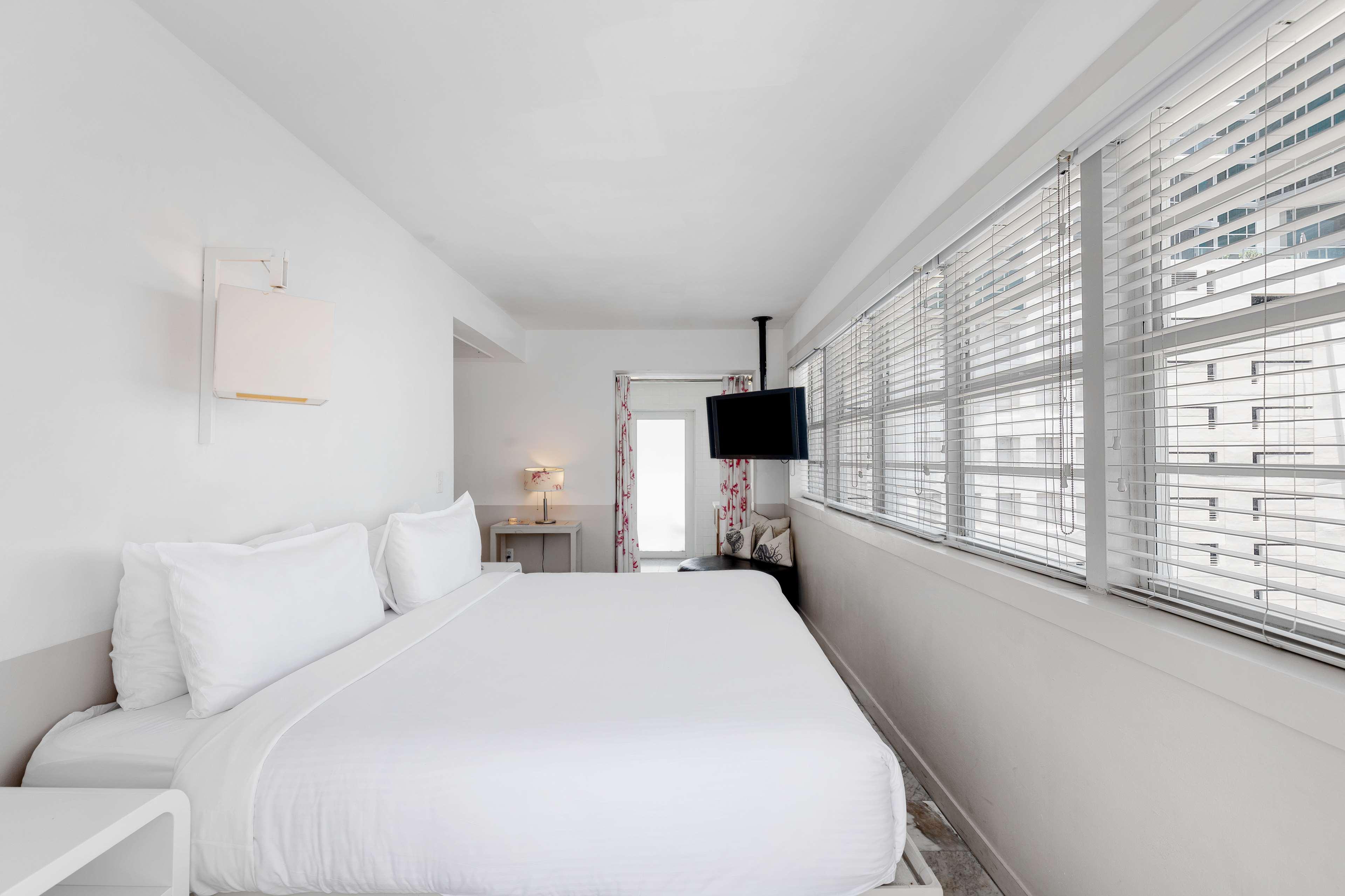 Penthouse, King Bed, Partial Ocean View, 2 Balconies