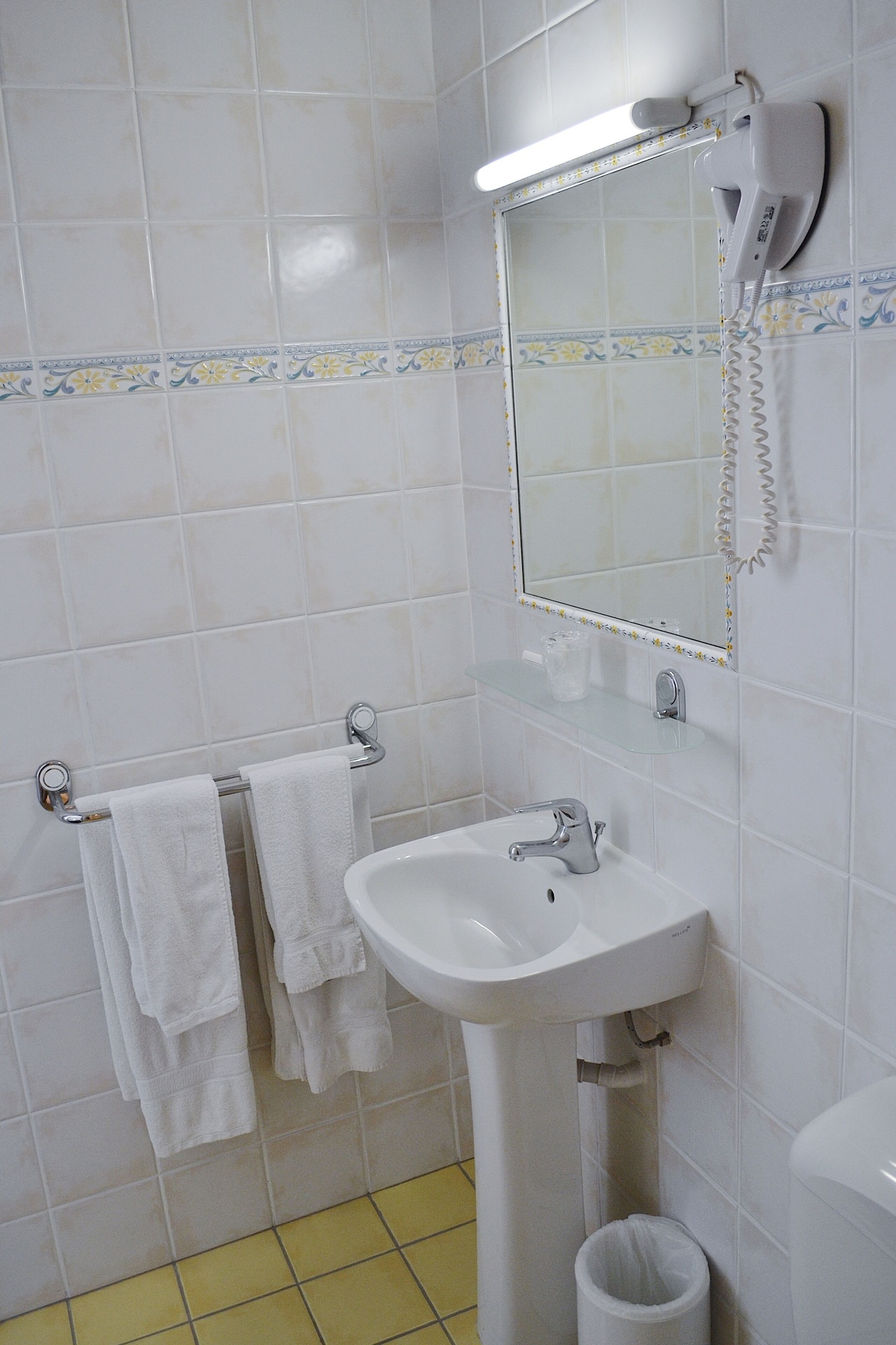 CONNECTING, FAMILY, 2 DOUBLE BEDS