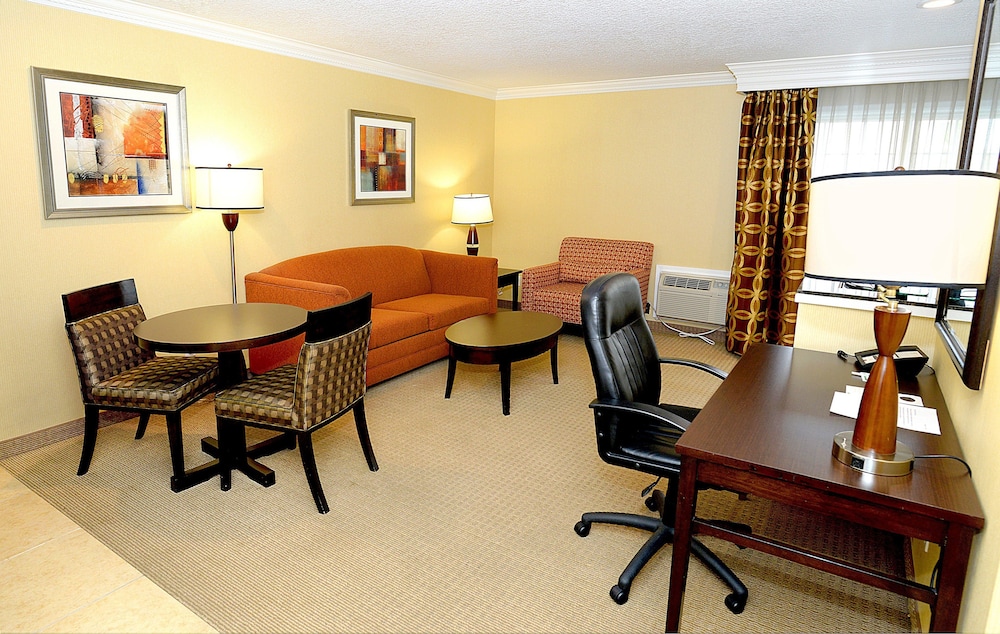 Holiday Inn San Mateo 51/65