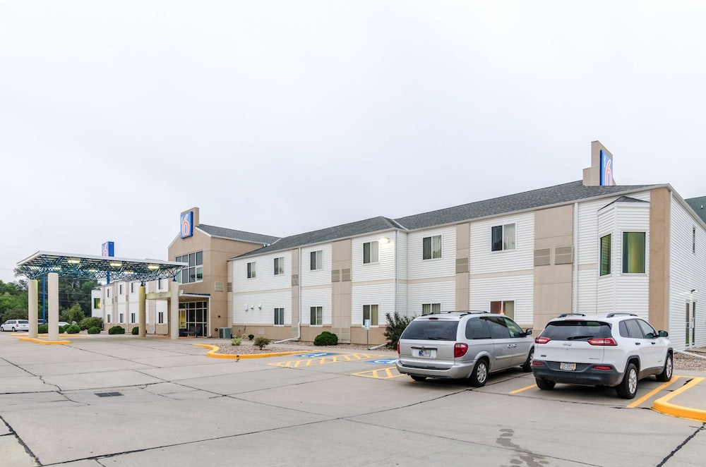 Motel 6 Kearney, NE 46/54