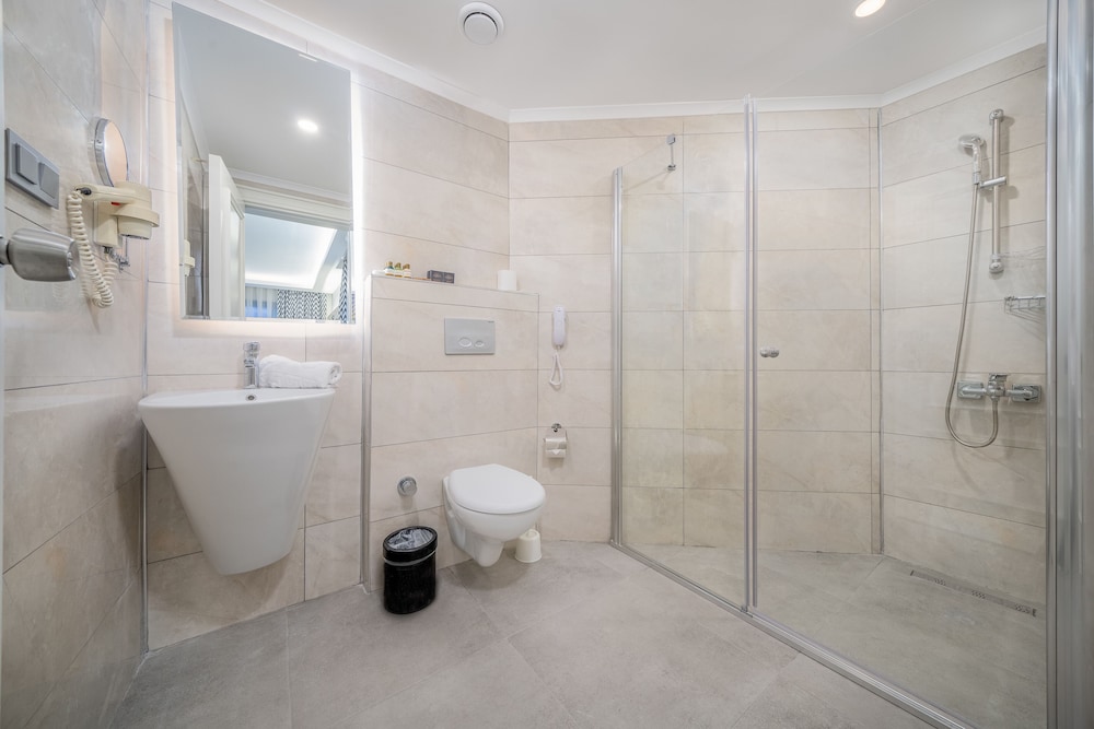 Aria Resort & Spa Hotel 57/60
