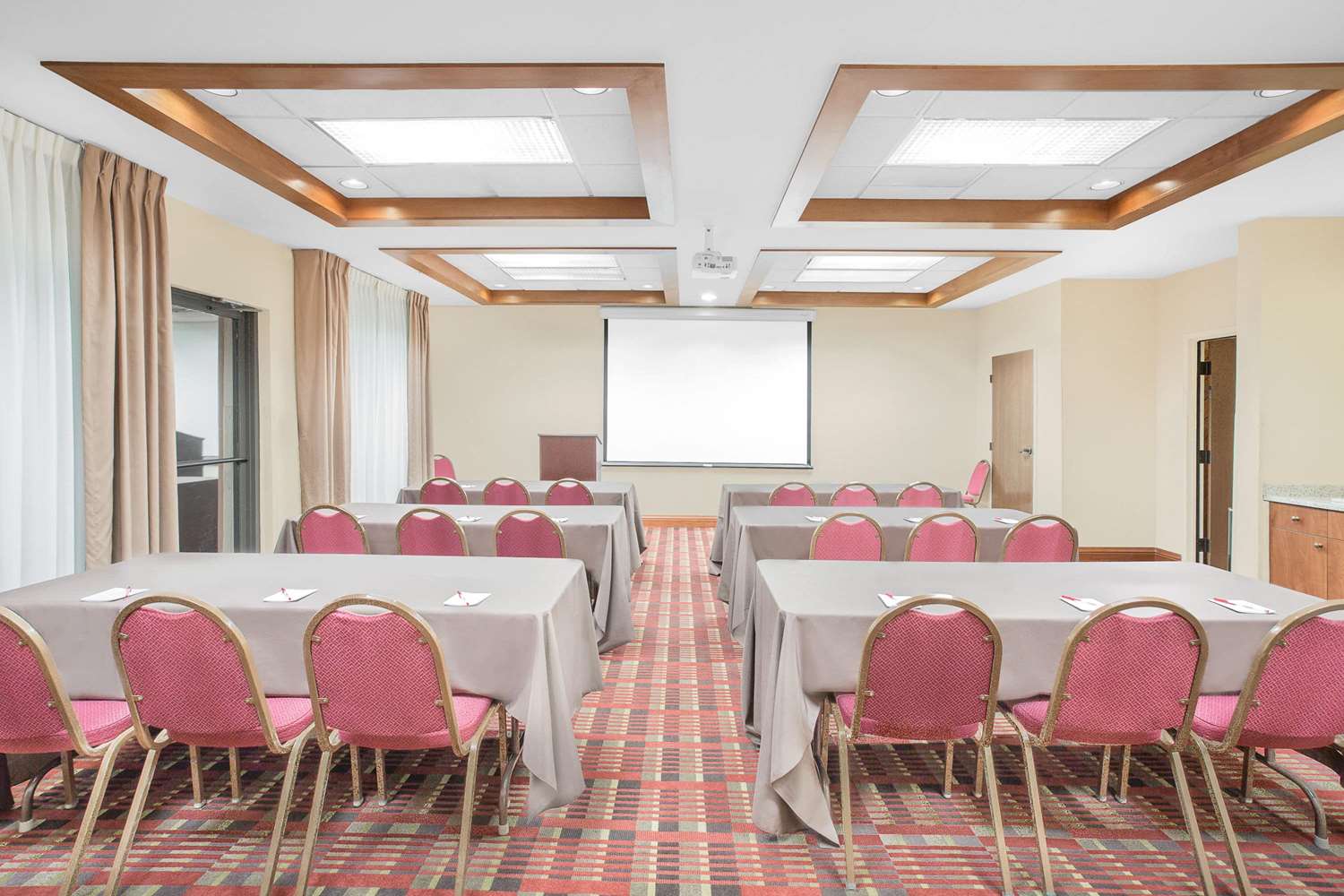Ramada By Wyndham Denver International Airport 14/17