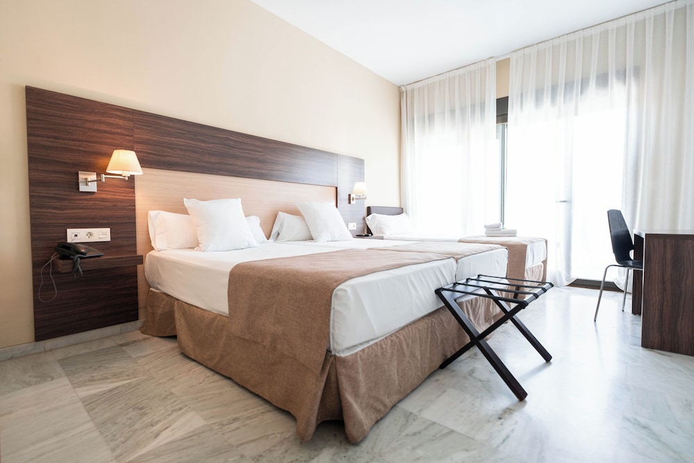 ROOM, TRIPLE