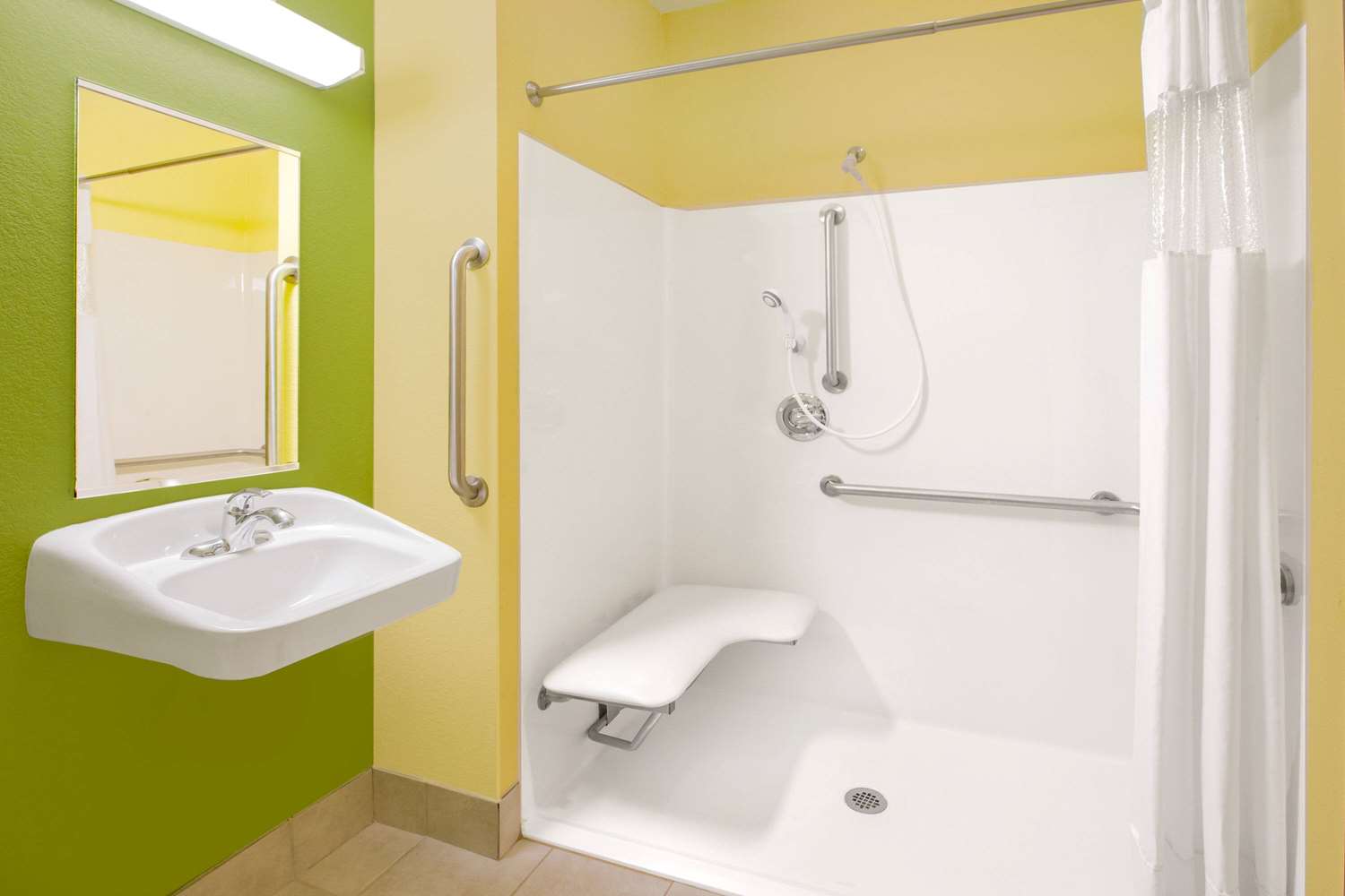 Microtel Inn And Suites Delphos 7/8